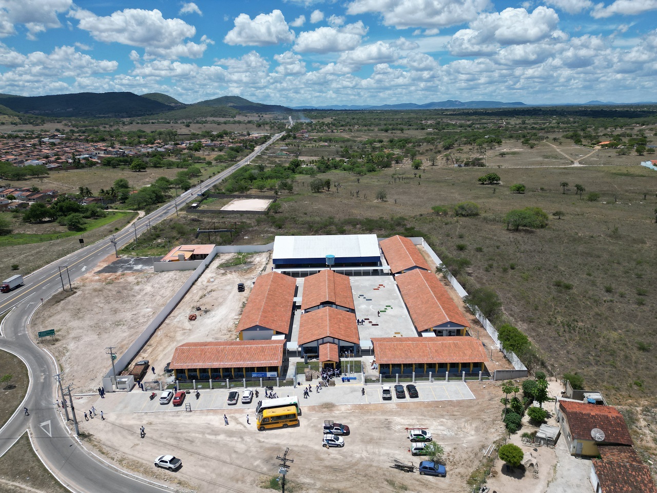 Escola Estadual Muniz Falcão é inaugurada em Cacimbinhas com moderna estrutura